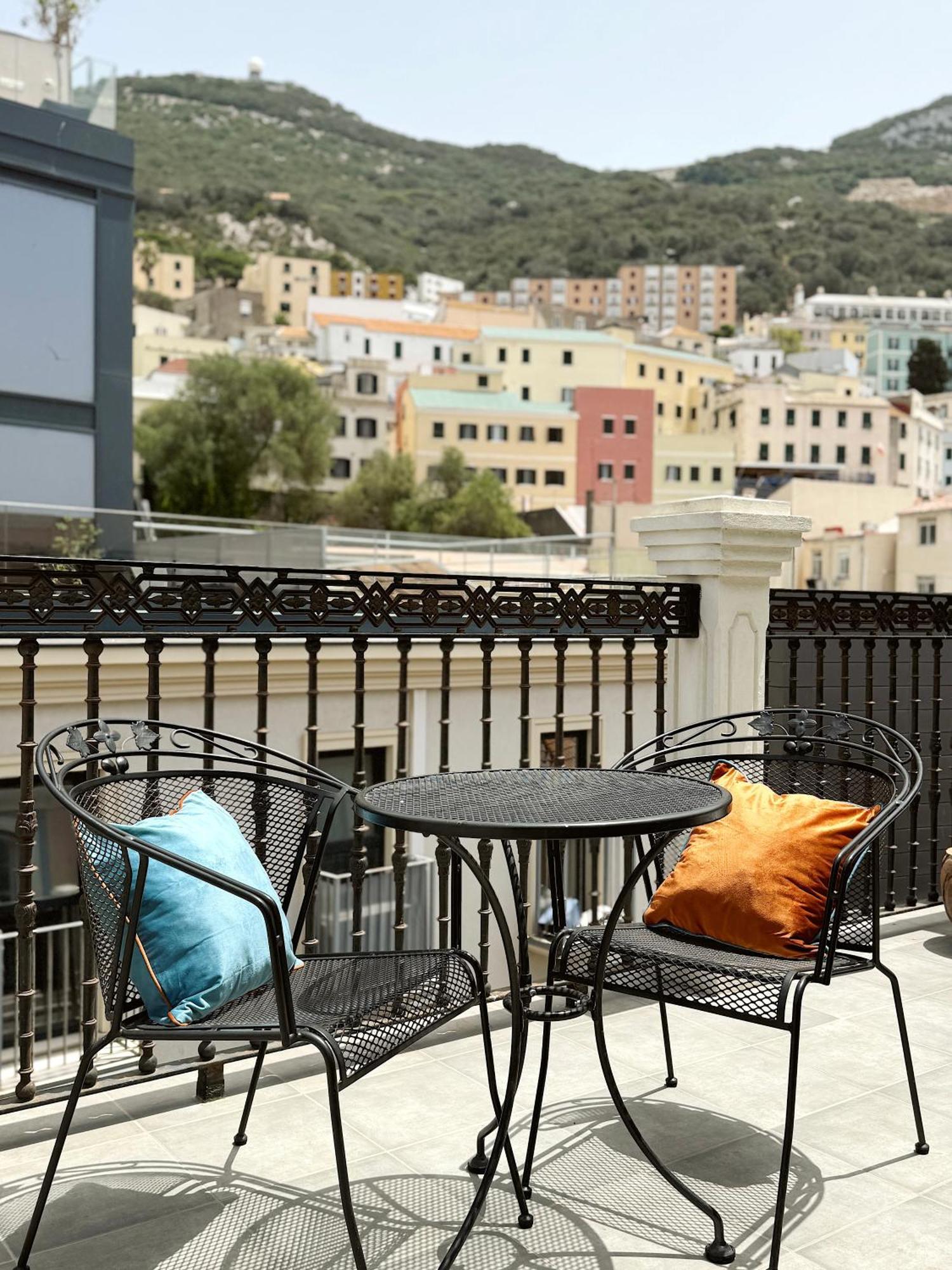 Master Penthouse Double Room Ensuite With Private Terrace - Grand Central House Gibraltar Exteriér fotografie